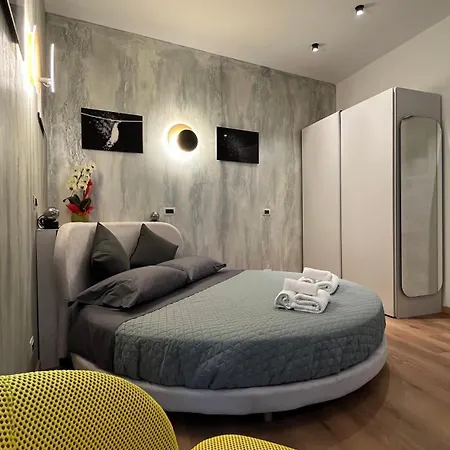 Apartment Habemus Loft -the Circle Raffinato Ed Esclusivo Art-loft Open Space Nel Cuore Storico Pedonale Di