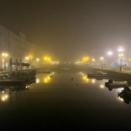 Apartment Habemus Loft -the Circle Raffinato Ed Esclusivo Art-loft Open Space Nel Cuore Storico Pedonale Di Trieste
