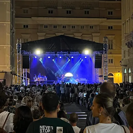 Apartment Habemus Loft -the Circle Raffinato Ed Esclusivo Art-loft Open Space Nel Cuore Storico Pedonale Di *