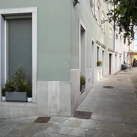 Habemus Loft -the Circle Raffinato Ed Esclusivo Art-loft Open Space Nel Cuore Storico Pedonale Di Apartamento