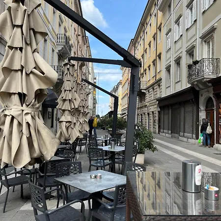 Habemus Loft -the Circle Raffinato Ed Esclusivo Art-loft Open Space Nel Cuore Storico Pedonale Di