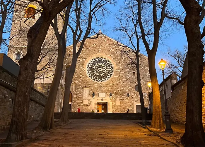 Habemus Loft -the Circle Raffinato Ed Esclusivo Art-loft Open Space Nel Cuore Storico Pedonale Di Trieste