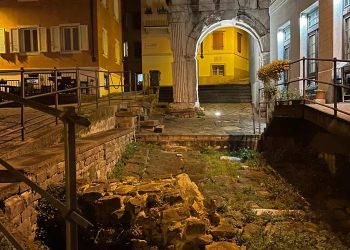 Appartement Habemus Loft -the Circle Raffinato Ed Esclusivo Art-loft Open Space Nel Cuore Storico Pedonale Di Trieste