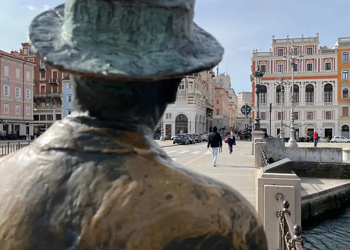 Habemus Loft -the Circle Raffinato Ed Esclusivo Art-loft Open Space Nel Cuore Storico Pedonale Di Appartement Trieste