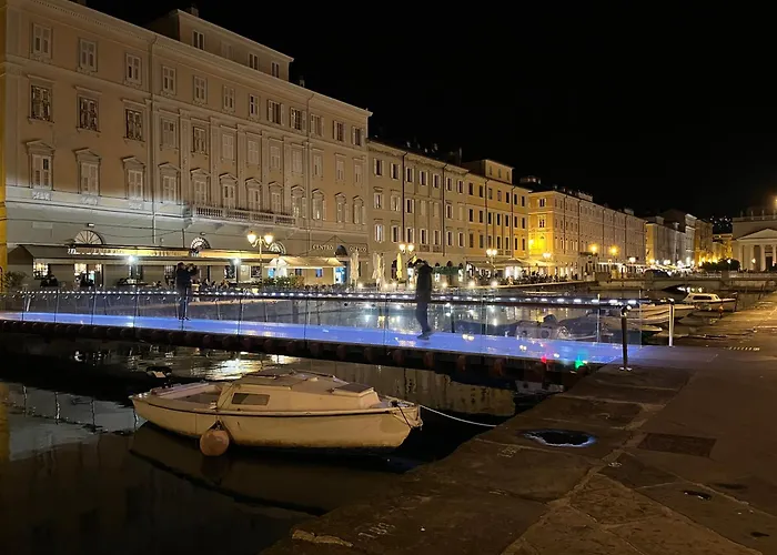 Habemus Loft -the Circle Raffinato Ed Esclusivo Art-loft Open Space Nel Cuore Storico Pedonale Di Appartement Trieste